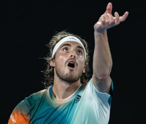 开云下载-欧洲网球队险胜意大利网球队，西西帕斯完成帽子戏法