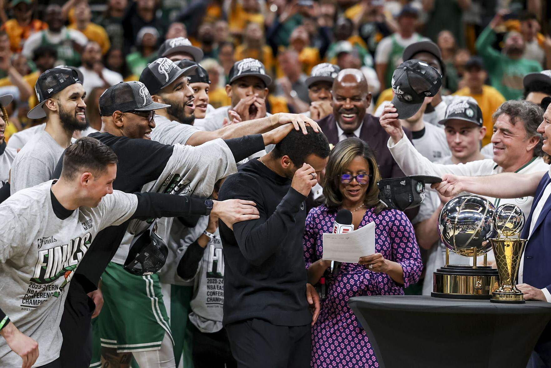 凯尔特人横扫火箭，利拉德点燃赛场