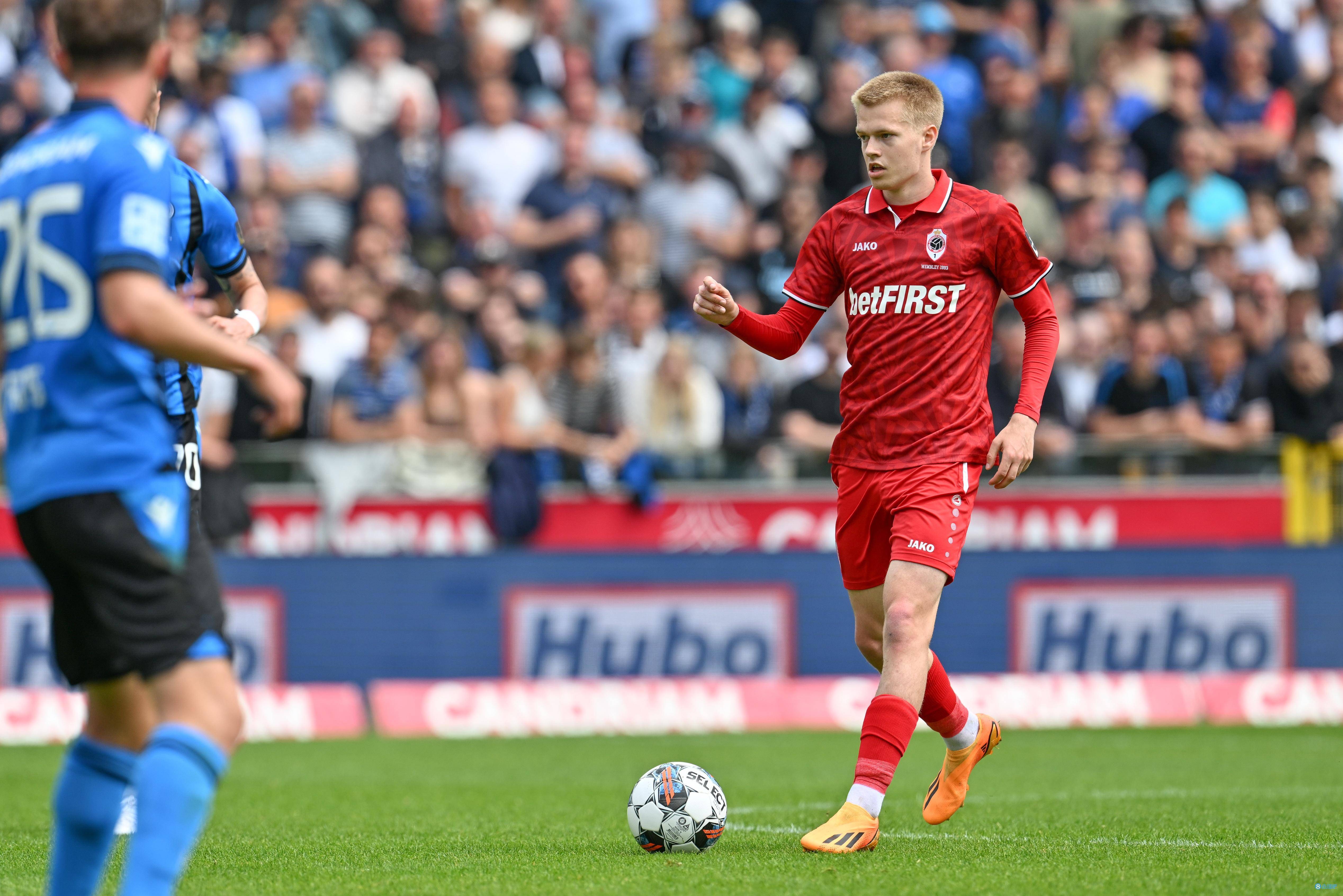 荷兰绝杀拜仁,本泽马统治全场 荷兰绝杀拜仁,本泽马统治全场