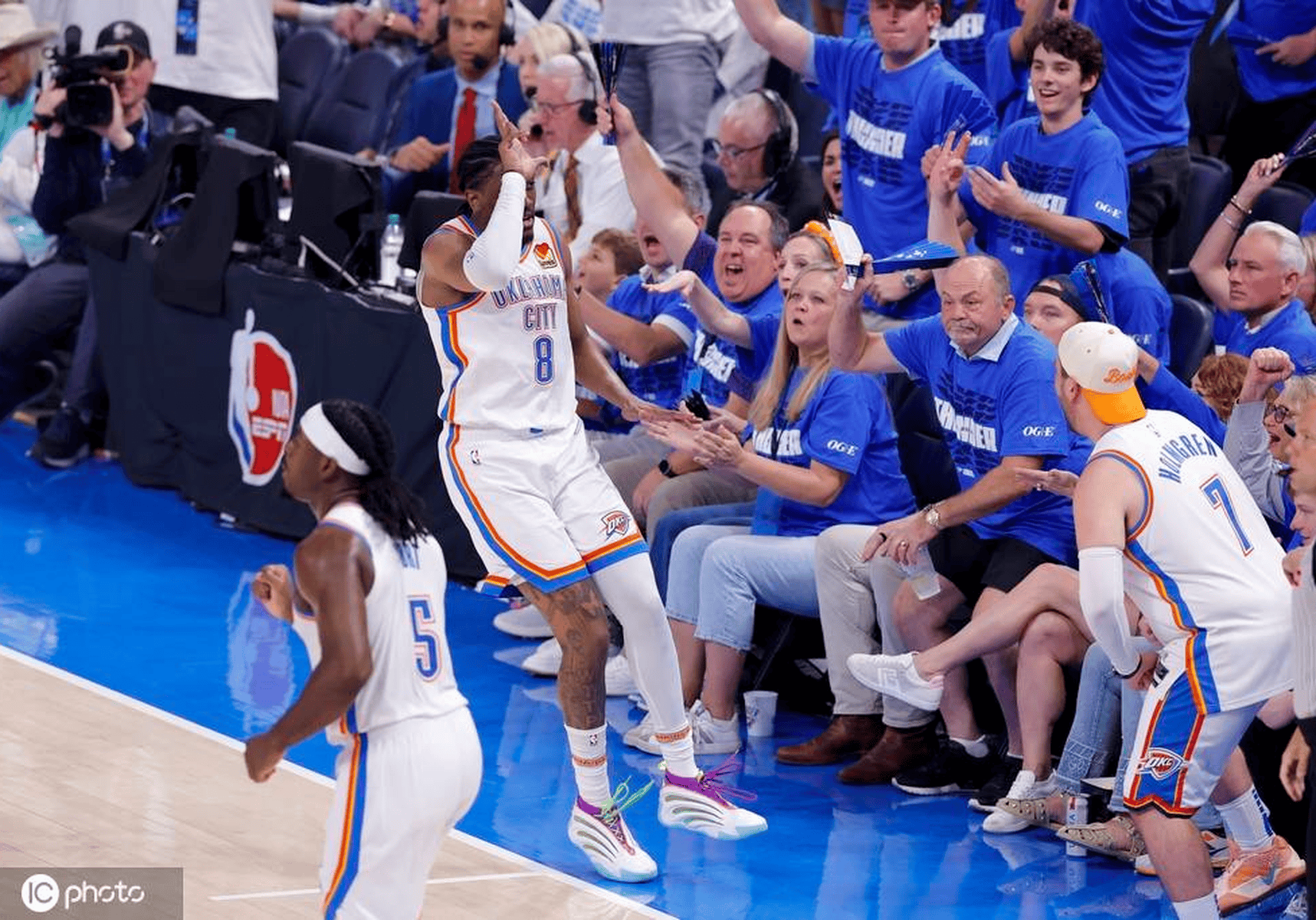 红牛二队力克威廉姆斯，塞恩斯关键制胜