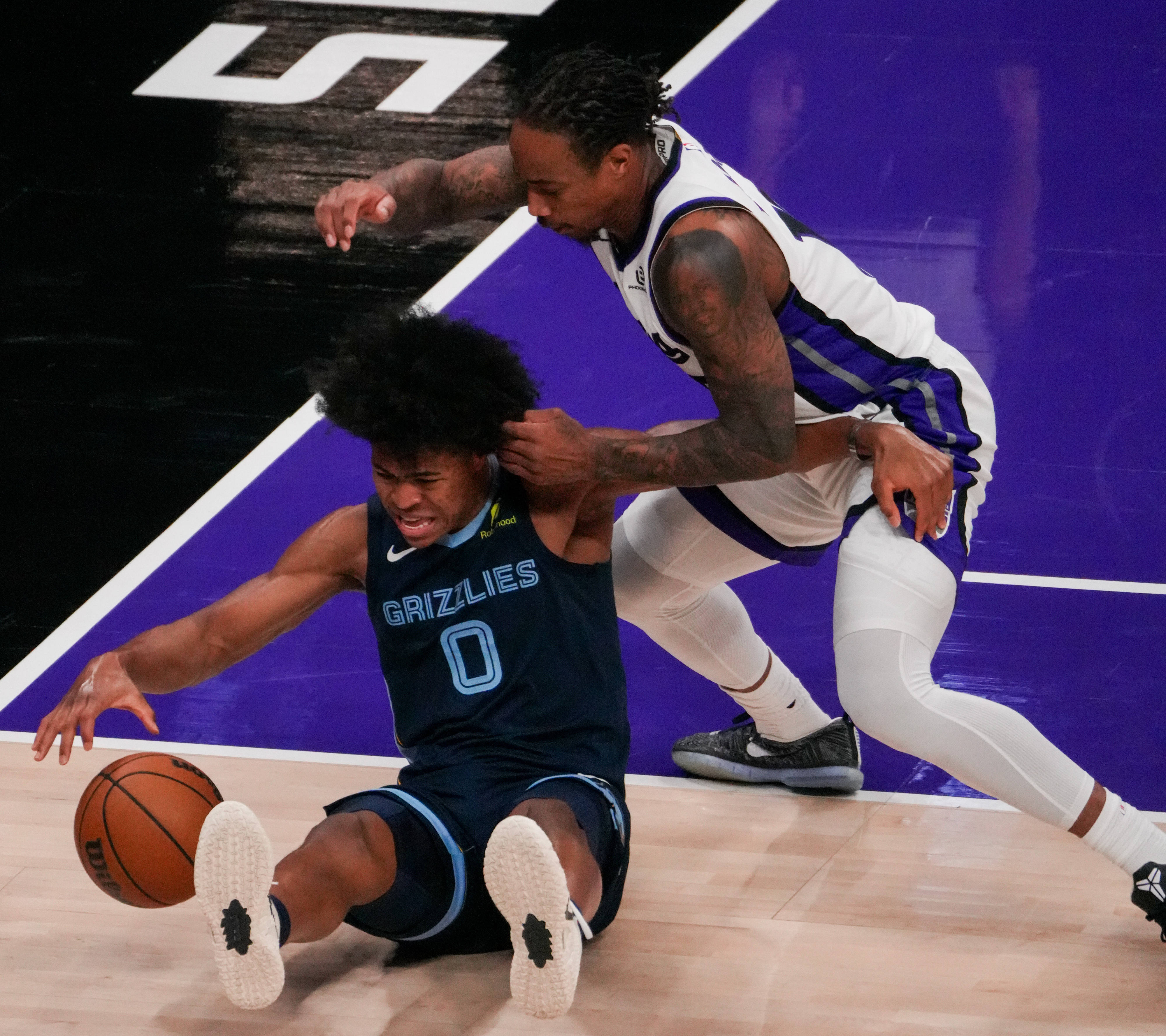 灰熊横扫公牛,库里统治全场 灰熊横扫公牛,库里统治全场