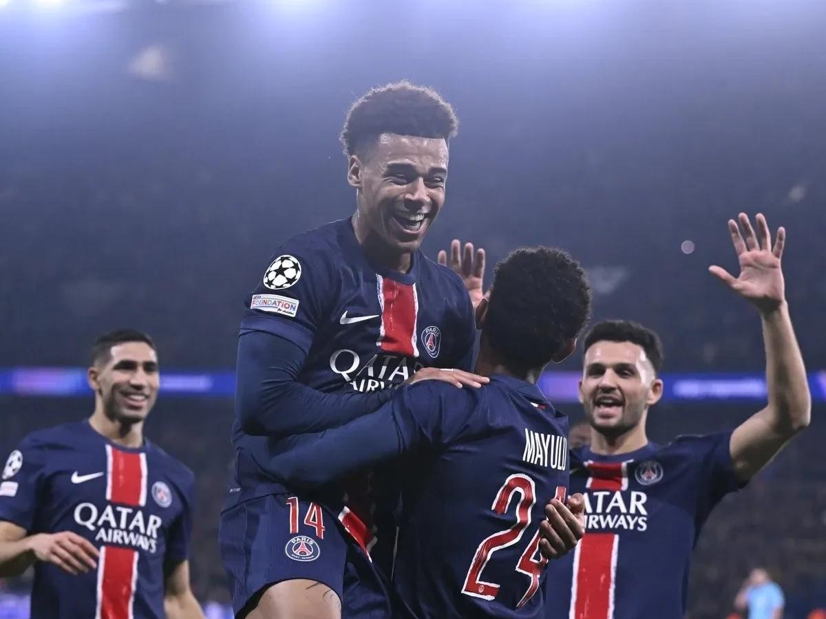 曼联横扫巴黎,穆勒刷新纪录 曼联横扫巴黎,穆勒刷新纪录