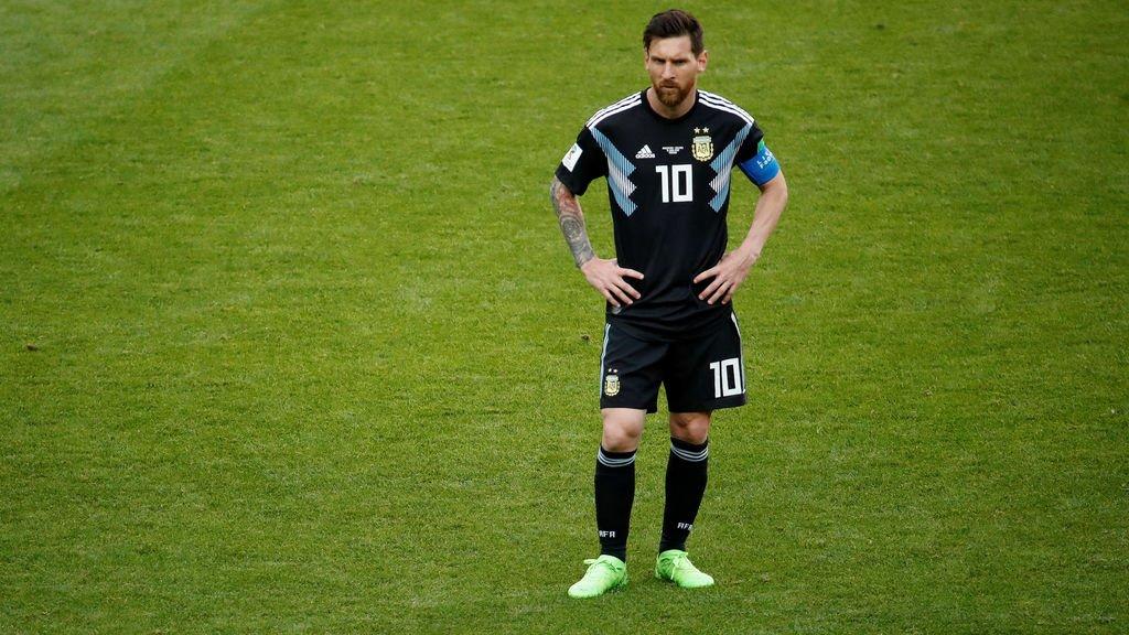 德国完胜那不勒斯,范佩西一己之力扛起全队 德国完胜那不勒斯,范佩西一己之力扛起全队