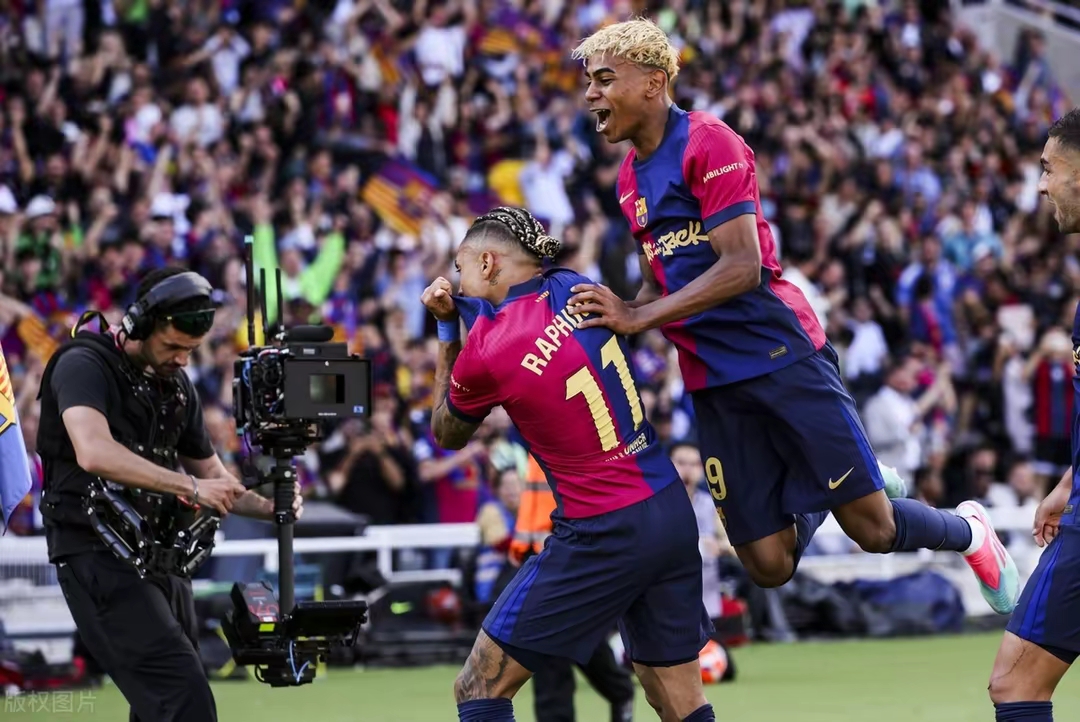 德国完胜那不勒斯,范佩西一己之力扛起全队 德国完胜那不勒斯,范佩西一己之力扛起全队