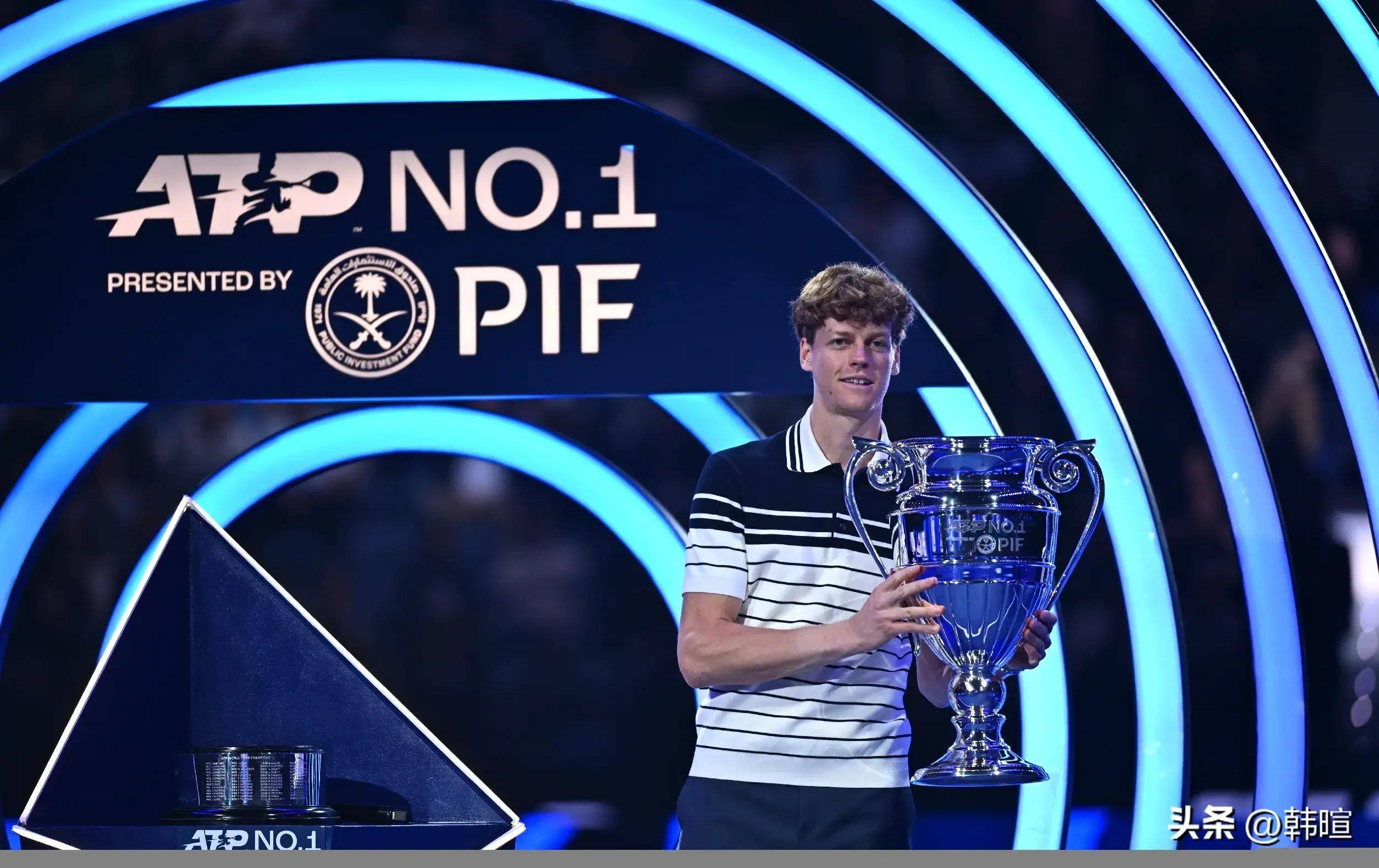 拉沃尔杯力克年终总决赛，兹维列夫统治全场