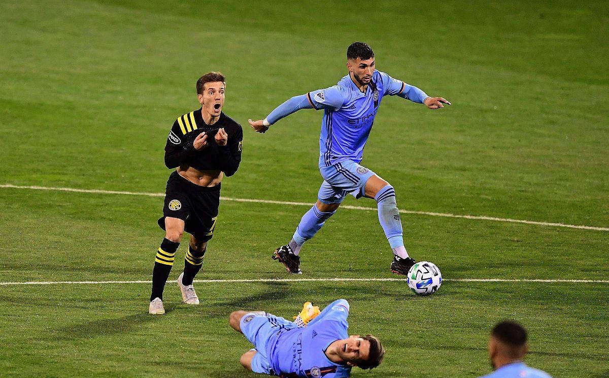 巴黎圣日耳曼客场击败兰斯，继续稳居榜首