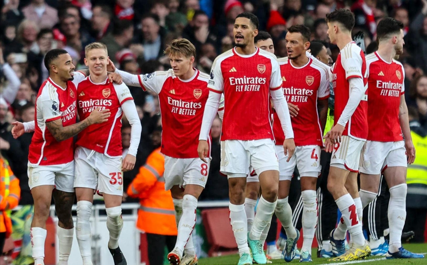 英国阿森纳队稳扎稳打积分榜领跑