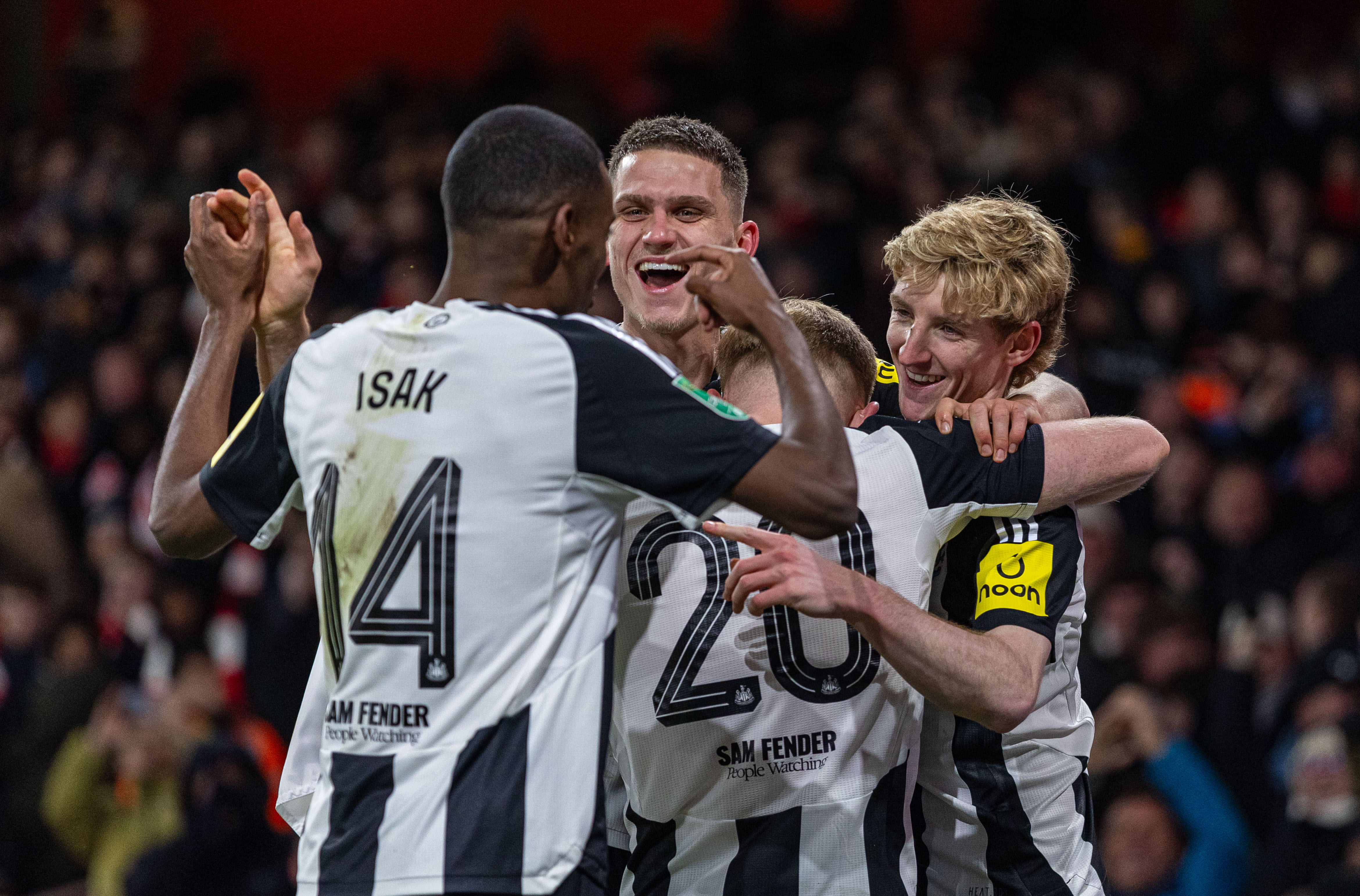 英国阿森纳队稳扎稳打积分榜领跑