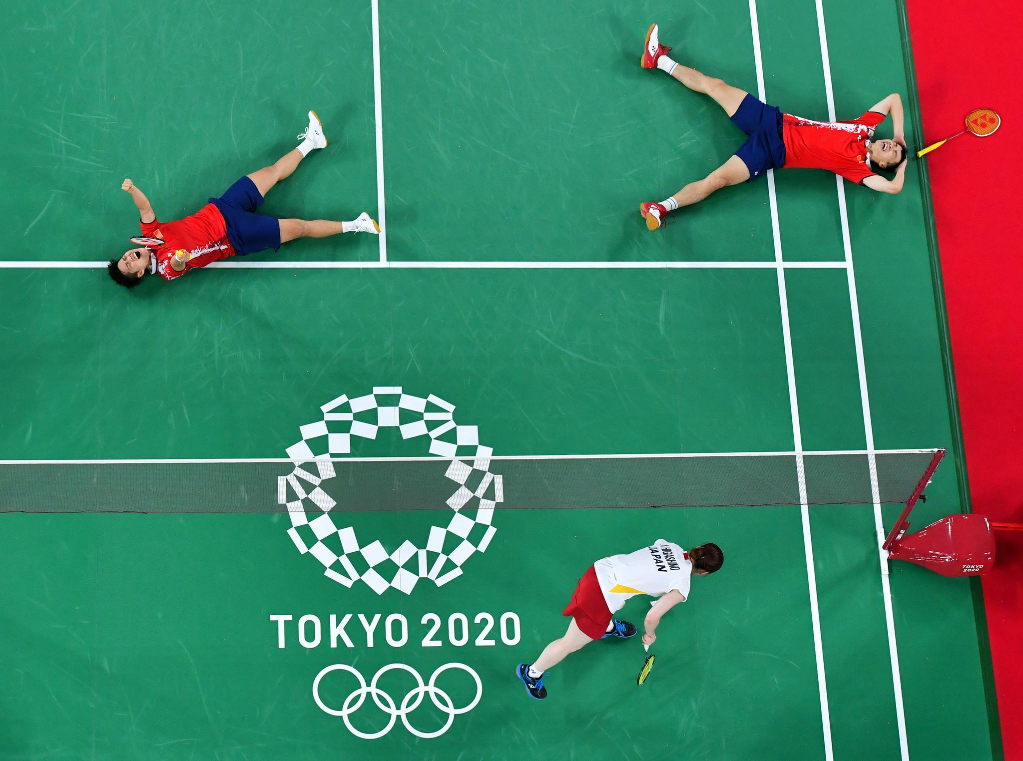 马来西亚队鏖战印尼队，黄鸭组合统治全场