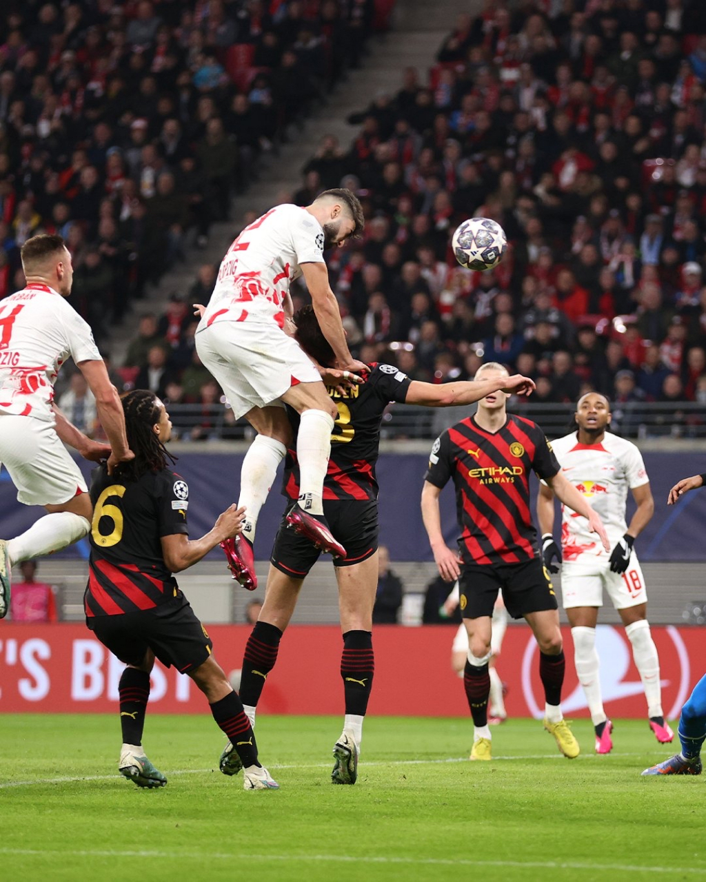 曼城横扫尤文，梅西点燃赛场