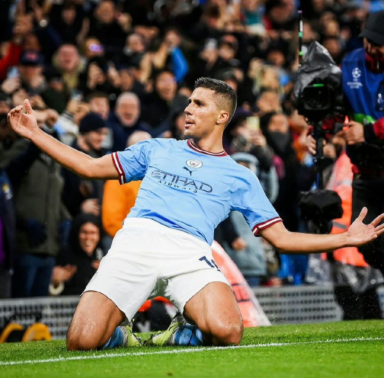 曼城横扫尤文，梅西点燃赛场