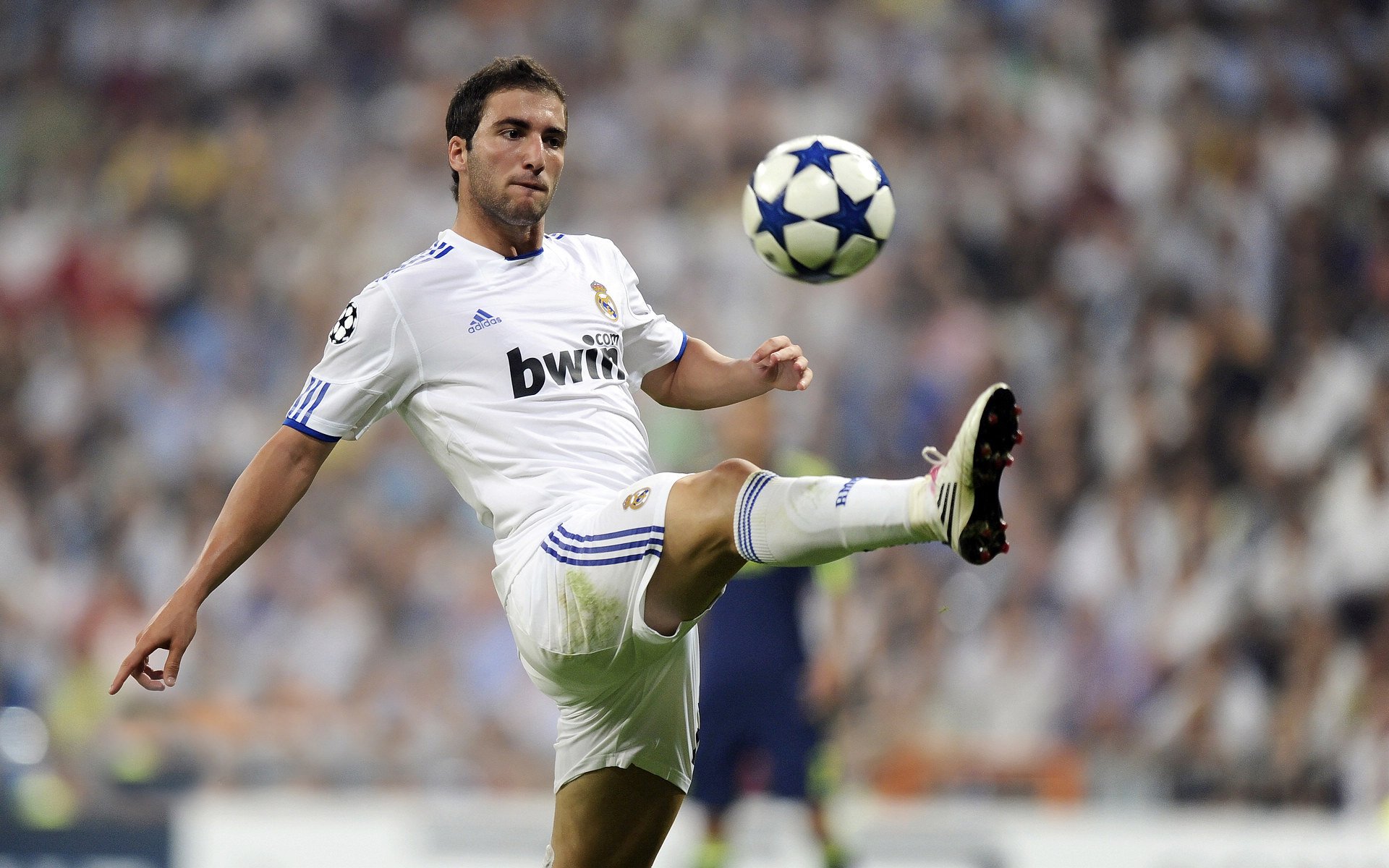 从诺坎普到神户港,格列兹曼如何成为撕裂巴萨防线的日本武士